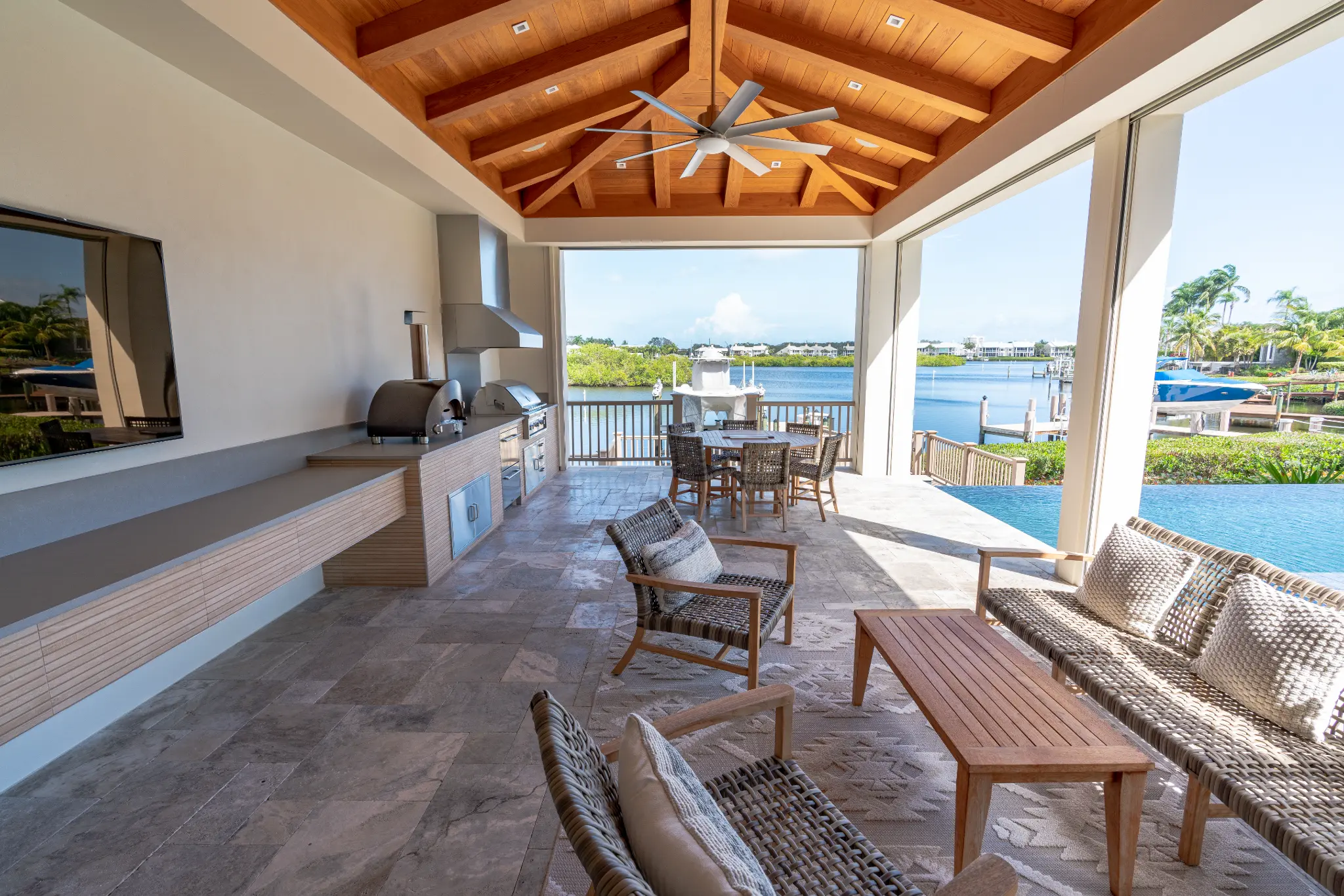 Waterfront outdoor kitchen with Intracoastal view — Stuart, FL